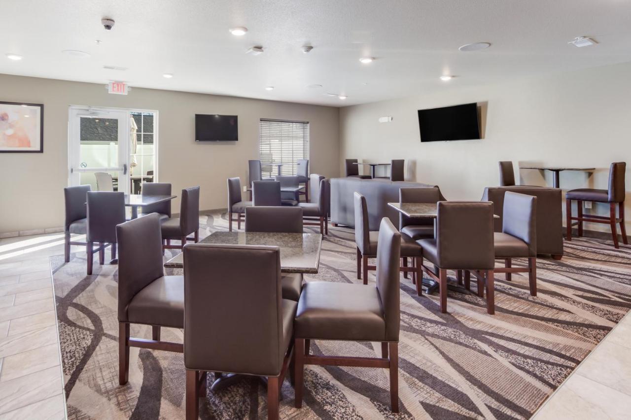 Cobblestone Inn & Suites - Holdrege Екстериор снимка