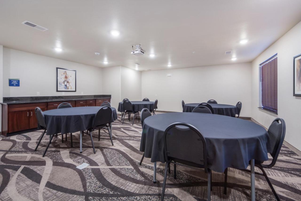 Cobblestone Inn & Suites - Holdrege Екстериор снимка