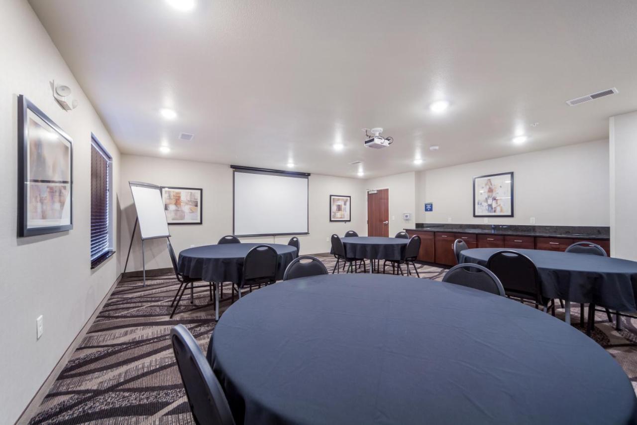 Cobblestone Inn & Suites - Holdrege Екстериор снимка